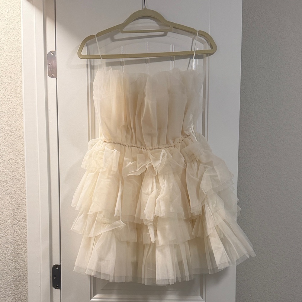 Chic Strapless Layered Dress in Cream